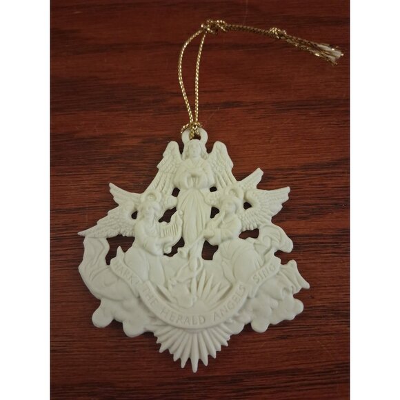 Wedgwood Holiday White Jasper Angels Sing Christmas Ornament Vintage England - Picture 1 of 7